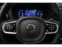 Volvo XC60 2.0 T6 Plug-in hybrid AWD R-Design / Facelift / Black Edition / Panoramadak / Elektr. verstelbare voorstoel (memory) / 21'' LMV / Apple Carplay / Achteruitrijcamera / Elektr. bedienbare achterklep / Keyless / LED Koplampen / Lederen contourstoelen