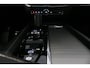 Volvo XC60 2.0 T6 Plug-in hybrid AWD R-Design / Facelift / Black Edition / Panoramadak / Elektr. verstelbare voorstoel (memory) / 21'' LMV / Apple Carplay / Achteruitrijcamera / Elektr. bedienbare achterklep / Keyless / LED Koplampen / Lederen contourstoelen