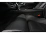Volvo XC60 2.0 T6 Plug-in hybrid AWD R-Design / Facelift / Black Edition / Panoramadak / Elektr. verstelbare voorstoel (memory) / 21'' LMV / Apple Carplay / Achteruitrijcamera / Elektr. bedienbare achterklep / Keyless / LED Koplampen / Lederen contourstoelen