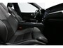 Volvo XC60 2.0 T6 Plug-in hybrid AWD R-Design / Facelift / Black Edition / Panoramadak / Elektr. verstelbare voorstoel (memory) / 21'' LMV / Apple Carplay / Achteruitrijcamera / Elektr. bedienbare achterklep / Keyless / LED Koplampen / Lederen contourstoelen