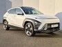 Hyundai Kona 1.6 GDI HEV Premium Sky Automaat / Glazen schuif- en kanteldak / Trekgewicht 1300 kg / Achterbank verwarming / Adaptief cruise control / Elektrische achterklep / Apple Carplay Android Auto /