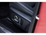 Land Rover Range Rover Evoque P300e R-Dynamic SE AWD | Cold Climate | 20 Inch | El. Trekhaak | Black Ext Pack | Meridian Audio | Drive Pack