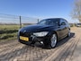 BMW 3-Serie Touring 320d High Executive, M-Pakket, Navigatie, Bluetooth, Harman Kardon, Stoelverwarming, Xenon, Boekjes aanwezig