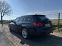 BMW 3-Serie Touring 320d High Executive, M-Pakket, Navigatie, Bluetooth, Harman Kardon, Stoelverwarming, Xenon, Boekjes aanwezig