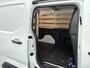 Peugeot Partner L1 100 pk | Navigatie | Achteruitrijcamera | Parkeersensoren Achter | Zijschuifdeur Rechts | Start/Stop Systeem | Bluetooth | Airco | Cruise Control | Buitenspiegels Elektrisch Verstel -en Verwarmbaar |