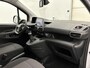 Peugeot Partner L1 100 pk | Navigatie | Achteruitrijcamera | Parkeersensoren Achter | Zijschuifdeur Rechts | Start/Stop Systeem | Bluetooth | Airco | Cruise Control | Buitenspiegels Elektrisch Verstel -en Verwarmbaar |