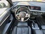 BMW 1-Serie 118d Business M-Sport | incl. 12 maanden garantie | Virtual cockpit | Zwarte hemel | Cruise control | Stoelverwarming | 17 " lichtmetalen velgen | Parkeersensoren voor + achter | Ambiance verlichting | DAB+ radio | Navigatie full map | LED verlichting |