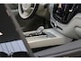 Volvo XC60 T6 350PK AWD Ultimate Dark | Luchtvering | Massage | Gelaagd Glas | 22'' | 360º view | HUD