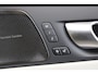 Volvo XC60 T6 350PK AWD Ultimate Dark | Luchtvering | Massage | Gelaagd Glas | 22'' | 360º view | HUD