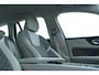 Volvo V60 T4 Momentum Pro | Navi | Cruise Control | Elek. Achterklep | LED | Park Assist | Sportstuur | 19" LM