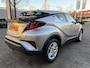 Toyota C-HR 1.8 HYBRID LM-VELGEN NAVI CAMERA PARK-SENSOREN APPLE/ANDROID STOELVERW ALL-SEASON