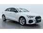 Audi A3 Sportback 30 TFSI S edition | Zwart optiek | Adaptive cruise | PDC |