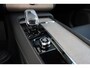 Volvo XC90 T8 Recharge AWD Ultra Dark - Luchtvering - Bowers & Wilkins audio - Panorama/schuifdak - IntelliSafe Assist & Surround - 360º Camera - Nappaleder met stoelventilatie - Gelaagde zijruiten - Verwarmde voorstoelen, stuur & achterbank - Parkeersensoren voor & achter - Elektr. bedienb. voorstoelen met geheugen - Draadloze tel. lader - Head up display - Extra getint glas - 22' LMV - Black Edition