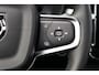 Volvo XC40 B4 Plus Dark - IntelliSafe Assist & Surround - Harman/Kardon audio - Parkeercamera achter - Verwarmde voorstoelen & stuur - Parkeersensoren voor & achter - Elektr. bedienb. voorstoelen met geheugen links - Draadloze tel. lader - 20' LMV