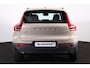Volvo XC40 B4 Plus Dark - IntelliSafe Assist & Surround - Harman/Kardon audio - Parkeercamera achter - Verwarmde voorstoelen & stuur - Parkeersensoren voor & achter - Elektr. bedienb. voorstoelen met geheugen links - Draadloze tel. lader - 20' LMV