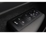 Volvo XC40 B4 Plus Dark - IntelliSafe Assist & Surround - Harman/Kardon audio - Parkeercamera achter - Verwarmde voorstoelen & stuur - Parkeersensoren voor & achter - Elektr. bedienb. voorstoelen met geheugen links - Draadloze tel. lader - 20' LMV