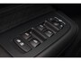 Volvo V60 B4 Essential - IntelliSafe Assist & Surround - Parkeercamera achter - Verwarmde voorstoelen, stuur & achterbank - Parkeersensoren voor & achter - Draadloze tel. lader - Elektr. verstelbare lendesteunen - 17' LMV