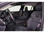 Volvo V60 B4 Essential - IntelliSafe Assist & Surround - Parkeercamera achter - Verwarmde voorstoelen, stuur & achterbank - Parkeersensoren voor & achter - Draadloze tel. lader - Elektr. verstelbare lendesteunen - 17' LMV
