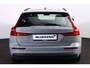 Volvo V60 B4 Essential - IntelliSafe Assist & Surround - Parkeercamera achter - Verwarmde voorstoelen, stuur & achterbank - Parkeersensoren voor & achter - Draadloze tel. lader - Elektr. verstelbare lendesteunen - 17' LMV