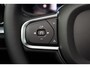 Volvo V60 B4 Essential - IntelliSafe Assist & Surround - Parkeercamera achter - Verwarmde voorstoelen, stuur & achterbank - Parkeersensoren voor & achter - Draadloze tel. lader - Elektr. verstelbare lendesteunen - 17' LMV