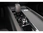 Volvo V60 B4 Essential - IntelliSafe Assist & Surround - Parkeercamera achter - Verwarmde voorstoelen, stuur & achterbank - Parkeersensoren voor & achter - Draadloze tel. lader - Elektr. verstelbare lendesteunen - 17' LMV