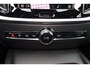Volvo V60 B4 Essential - IntelliSafe Assist & Surround - Parkeercamera achter - Verwarmde voorstoelen, stuur & achterbank - Parkeersensoren voor & achter - Draadloze tel. lader - Elektr. verstelbare lendesteunen - 17' LMV