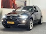 BMW X5 XDRIVE 30I HIGH EXECUTIVE 7 PERSOONS LEDER NAVIGATIE CRUISE CONTROL CLIMATE CONTROL STOELVERWARMING BLUETOOTH TELEFOON AFN. TREKHAAK ZEER MOOI !! 3010
