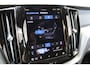 Volvo XC60 T6 350PK AWD Ultra Black Edition | Luchtvering | 360º view | HUD | HK Audio | Adapt LED