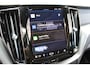 Volvo XC60 T6 350PK AWD Ultra Black Edition | Luchtvering | 360º view | HUD | HK Audio | Adapt LED