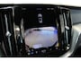 Volvo XC60 T6 350PK AWD Ultra Black Edition | Luchtvering | 360º view | HUD | HK Audio | Adapt LED