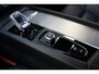 Volvo XC60 T6 350PK AWD Ultra Black Edition | Luchtvering | 360º view | HUD | HK Audio | Adapt LED