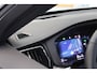 Volvo XC60 T6 350PK AWD Ultra Black Edition | Luchtvering | 360º view | HUD | HK Audio | Adapt LED