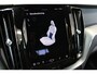 Volvo XC60 T6 350PK AWD Ultra Black Edition | Luchtvering | 360º view | HUD | HK Audio | Adapt LED
