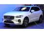 Volvo XC60 2.0 T8 AWD Long Range 335kW/455pk Aut8 Recharge Bright PANORAMADAK + GOOGLE NAVIGATIE&SERVICES + LANE ASSIST + EL.TREKHAAK + SUBWOOFER + CRUISE CONTROL + STOEL&STUURVERWARMING + CAMERA + KEYLESS ENTRY&GO + PARKSENSOREN V&A + 19" LM-VELGEN!!