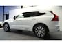 Volvo XC60 2.0 T8 AWD Long Range 335kW/455pk Aut8 Recharge Bright PANORAMADAK + GOOGLE NAVIGATIE&SERVICES + LANE ASSIST + EL.TREKHAAK + SUBWOOFER + CRUISE CONTROL + STOEL&STUURVERWARMING + CAMERA + KEYLESS ENTRY&GO + PARKSENSOREN V&A + 19" LM-VELGEN!!
