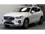 Volvo XC60 2.0 T8 AWD Long Range 335kW/455pk Aut8 Recharge Bright PANORAMADAK + GOOGLE NAVIGATIE&SERVICES + LANE ASSIST + EL.TREKHAAK + SUBWOOFER + CRUISE CONTROL + STOEL&STUURVERWARMING + CAMERA + KEYLESS ENTRY&GO + PARKSENSOREN V&A + 19" LM-VELGEN!!