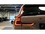 Volvo XC60 2.0 T8 AWD Long Range 335kW/455pk Aut8 Recharge Bright PANORAMADAK + GOOGLE NAVIGATIE&SERVICES + LANE ASSIST + EL.TREKHAAK + SUBWOOFER + CRUISE CONTROL + STOEL&STUURVERWARMING + CAMERA + KEYLESS ENTRY&GO + PARKSENSOREN V&A + 19" LM-VELGEN!!