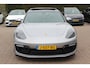 Porsche Panamera 2.9 4 E-Hybrid / Panoramadak / 360Camera / Achterasbesturing / Head-up / 21'' / Burmester / Softclose / Sportuitlaat / Sportdesign + Chrono / Keyless / DAB / ACC / Stoelventilatie