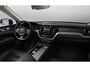 Volvo XC60 T6 350PK Long Range AWD Essential Bright Google Infotainment / Panoramisch schuif-kanteldak / Cruise control / Lederen bekleding / Parkeersensoren voor- en achterzijde / 19" lichtmetalen velgen /
