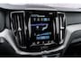 Volvo XC60 T6 Recharge AWD R-Design | Trekhaak | Stoel-/stuur-/achterbankverwarming | Harman Kardon audio | Camera | Verwarmbare voorruit