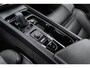 Volvo XC60 T6 Recharge AWD R-Design | Trekhaak | Stoel-/stuur-/achterbankverwarming | Harman Kardon audio | Camera | Verwarmbare voorruit