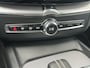 Volvo XC60 2.0 T8 Recharge 392 pk AWD R-Design Navigatie Panoramadak Luchtvering Camera Head Up Display Leder Dashboard Carplay Elek. Stoel 19 Inch Velgen Stoelverwarming Standkachel Getint Glas On Call 1e Eigenaar Plug In Hybride 1e Eigenaar Netjes ! BTW auto
