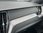 Volvo XC60 2.0 T8 Recharge 392 pk AWD R-Design Navigatie Panoramadak Luchtvering Camera Head Up Display Leder Dashboard Carplay Elek. Stoel 19 Inch Velgen Stoelverwarming Standkachel Getint Glas On Call 1e Eigenaar Plug In Hybride 1e Eigenaar Netjes ! BTW auto