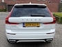 Volvo XC60 2.0 T8 Recharge 392 pk AWD R-Design Navigatie Panoramadak Luchtvering Camera Head Up Display Leder Dashboard Carplay Elek. Stoel 19 Inch Velgen Stoelverwarming Standkachel Getint Glas On Call 1e Eigenaar Plug In Hybride 1e Eigenaar Netjes ! BTW auto