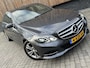 Mercedes-Benz E-klasse 300d Avantgarde Automaat 231pk | LED lampen adaptief | Half-Leer/stof | Parkeersensoren voor en achter | Grootlichtassitent | Navigatiesysteem | Cruise control tempomat | Climate control