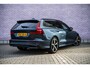 Volvo V60 2.0 T6 Plug-in hybrid AWD Plus Dark | Panoramadak | 19" | Getint glas | harman/kardon | Verwarmde voorruit | Exterior Styling | Black Pack