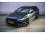 Volvo V60 2.0 T6 Plug-in hybrid AWD Plus Dark | Panoramadak | 19" | Getint glas | harman/kardon | Verwarmde voorruit | Exterior Styling | Black Pack