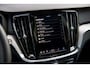 Volvo V60 2.0 T6 Plug-in hybrid AWD Plus Dark | Panoramadak | 19" | Getint glas | harman/kardon | Verwarmde voorruit | Exterior Styling | Black Pack
