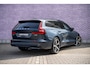 Volvo V60 2.0 T6 Plug-in hybrid AWD Plus Dark | Panoramadak | 19" | Getint glas | harman/kardon | Verwarmde voorruit | Exterior Styling | Black Pack