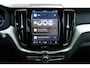 Volvo XC60 T6 AWD AUT8 350PK Essential Edition | Panoramadak | 22" Lichtmetalen velgen | Sportonderstel | Cruise Control | Trekhaak semi elektrisch | parkeersensoren voor en achter | Parkeercamera | Extra getint glas | Lederen bekleding | Stoelverwarming | Stuurwielverwarming |